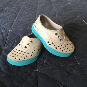 Gray Native Jefferson shoes size 5